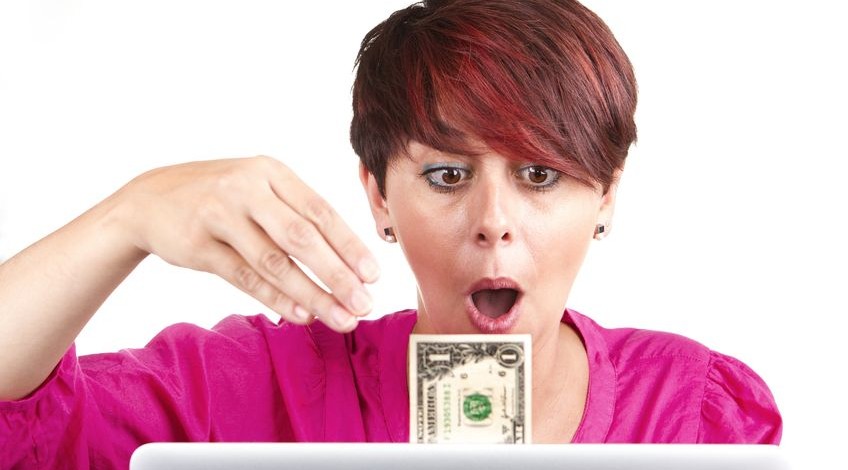 woman making money